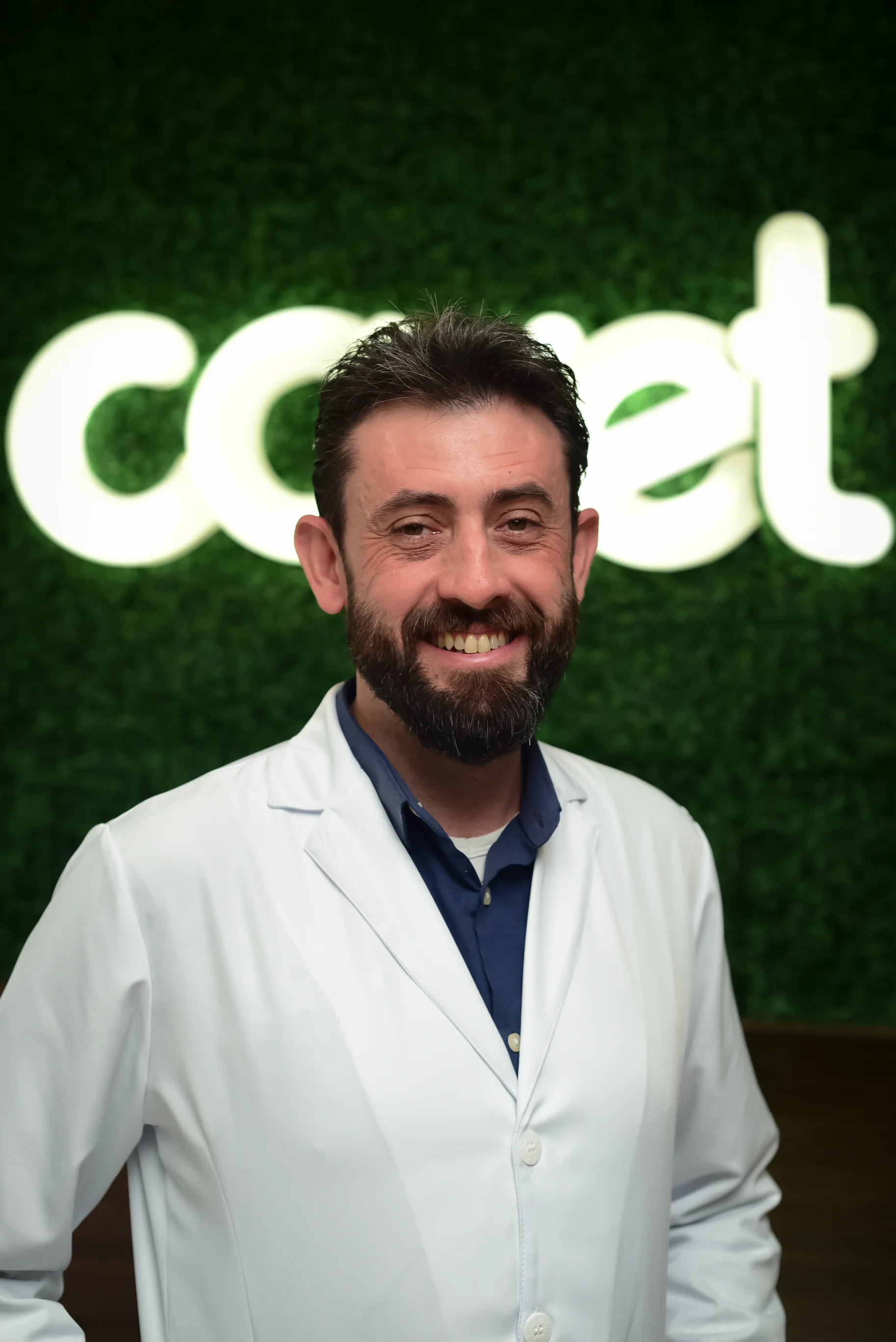 Médico-veterinário, sócio-fundador e CEO da CCVET